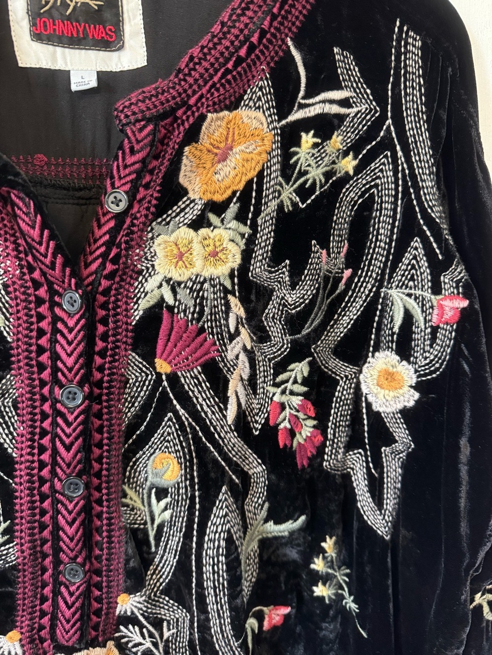 Johnny Was BIYA Jessabella Blouse Black Velvet Floral Embroidery Boho Large - Picture 5 of 10